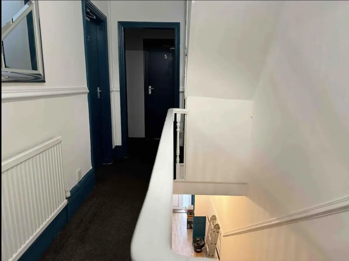 Comfortable Room In Shared Sheffield Detached House - Room 3 Kwatera prywatna
