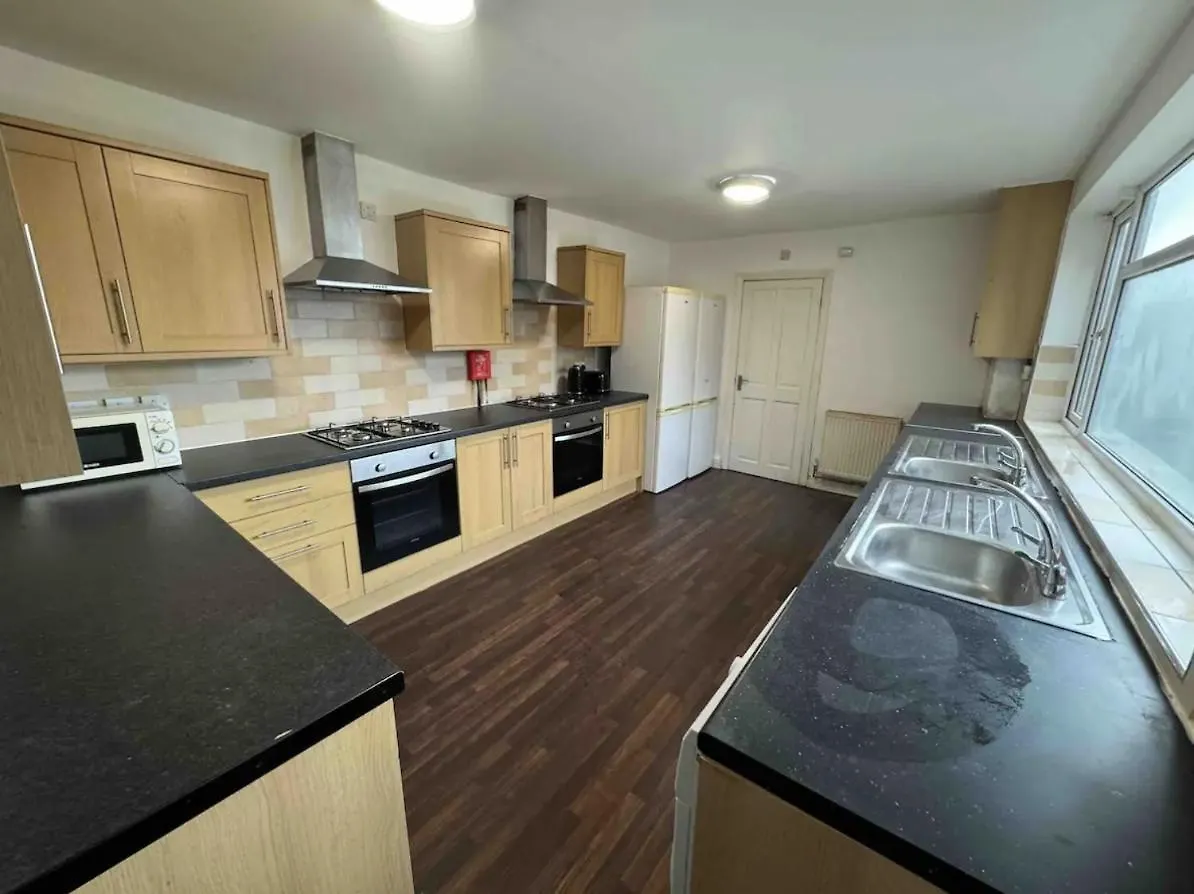 Comfortable Room In Shared Sheffield Detached House - Room 3