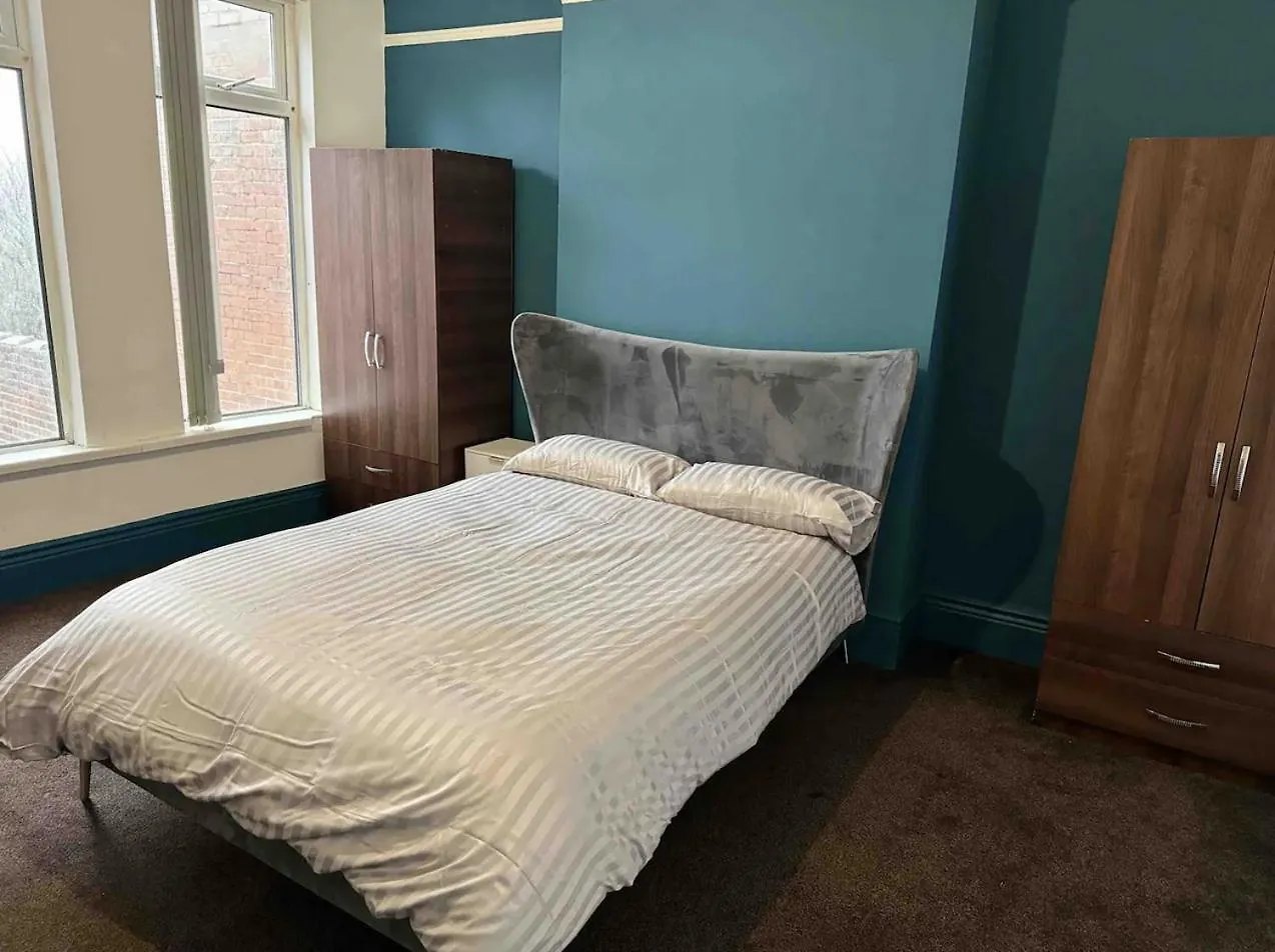 Comfortable Room In Shared Sheffield Detached House - Room 3 0*,  Wielka Brytania